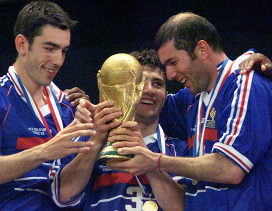 Zidane cùng Pháp vô địch World Cup 1998