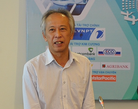 Ông Nguyễn Long - Thành viên Hội đồng Chung khảo chia sẻ thông tin trước khi chính thức chấm Chung khảo.