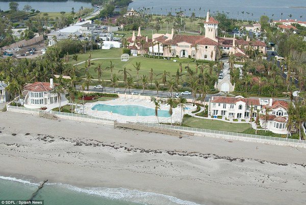 Khu biệt thự sang trọng nằm dọc bãi biển Palm, Florida thuộc sở hữu của gia đình Trump