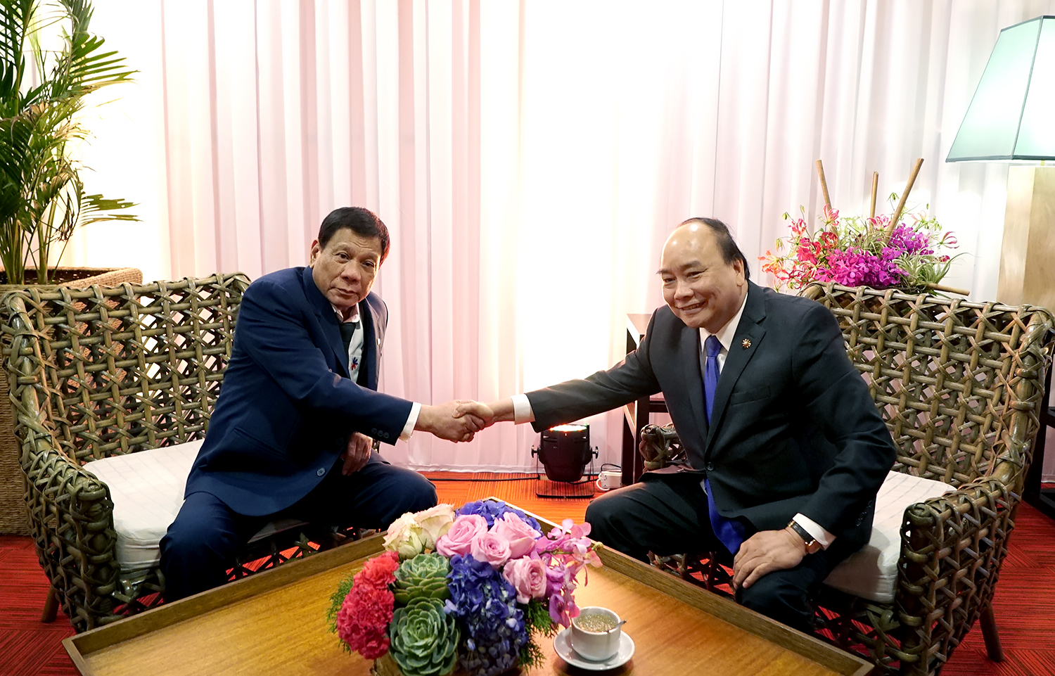Thủ tướng Nguyễn Xuân Phúc và Tổng thống Philippines Rodrigo Duterte. Ảnh: VGP/Quang Hiếu 