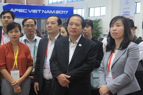 Bộ trưởng Bộ TT&TT Trương Minh Tuấn kiểm tra công tác Thông tin liên lạc  tại Trung tâm Báo chí APEC