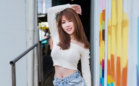 Mya Huỳnh gợi cảm với trang phục đường phố cá tính