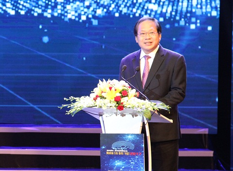 Bộ trưởng Bộ Thông tin và Truyền thông Trương Minh Tuấn công bố giải Nhất lĩnh vực CNTT Giải thưởng Nhân tài Đất Việt 2017