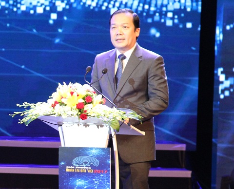 Ông Phạm Đức Long - Tổng giám đốc VNPT công bố sản phẩm đạt giải Nhì lĩnh vực CNTT Giải thưởng Nhân tài Đất Việt năm 2017
