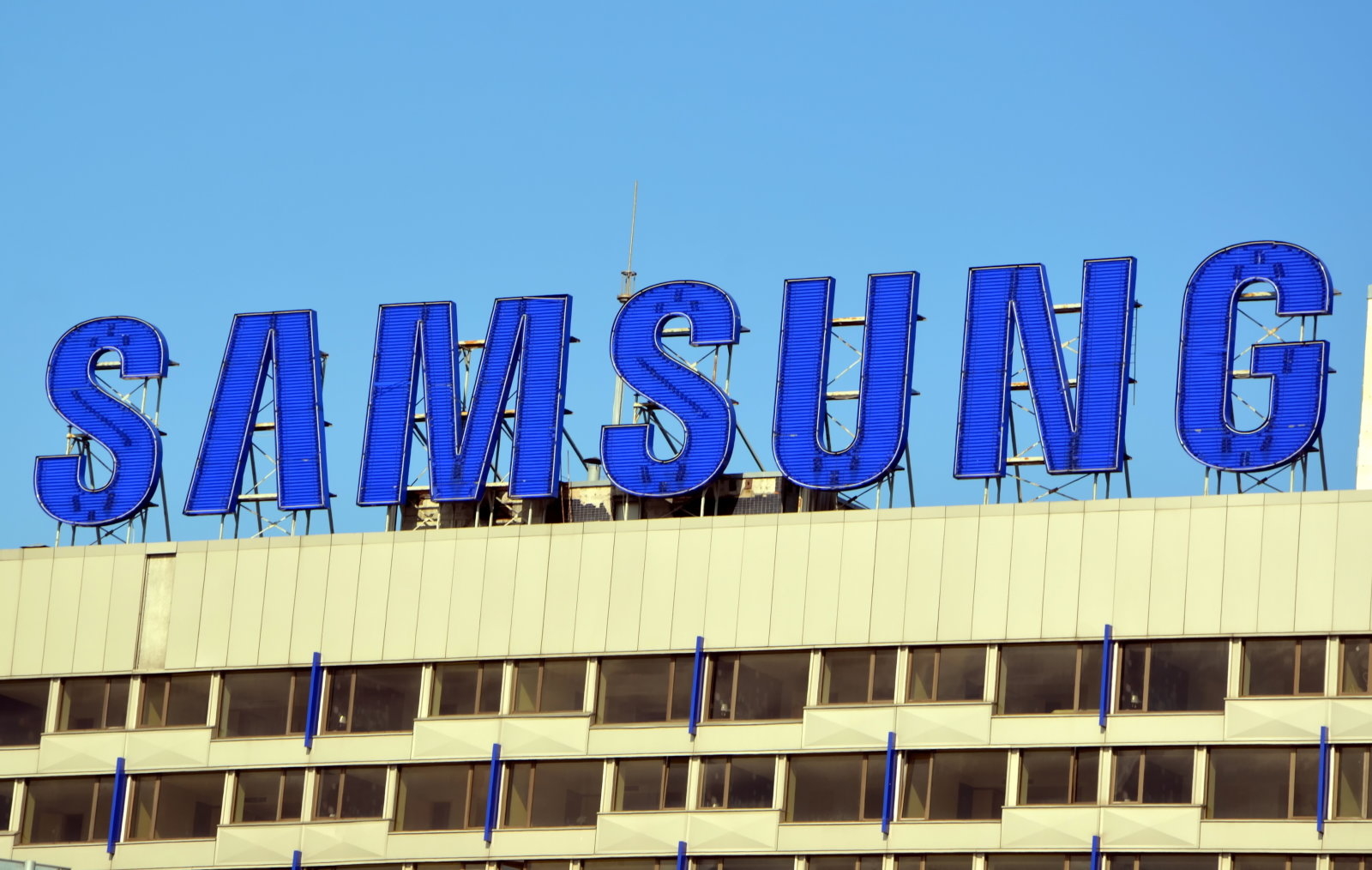 Samsung tăng tốc trong cuộc đua trí tuệ nhân tạo