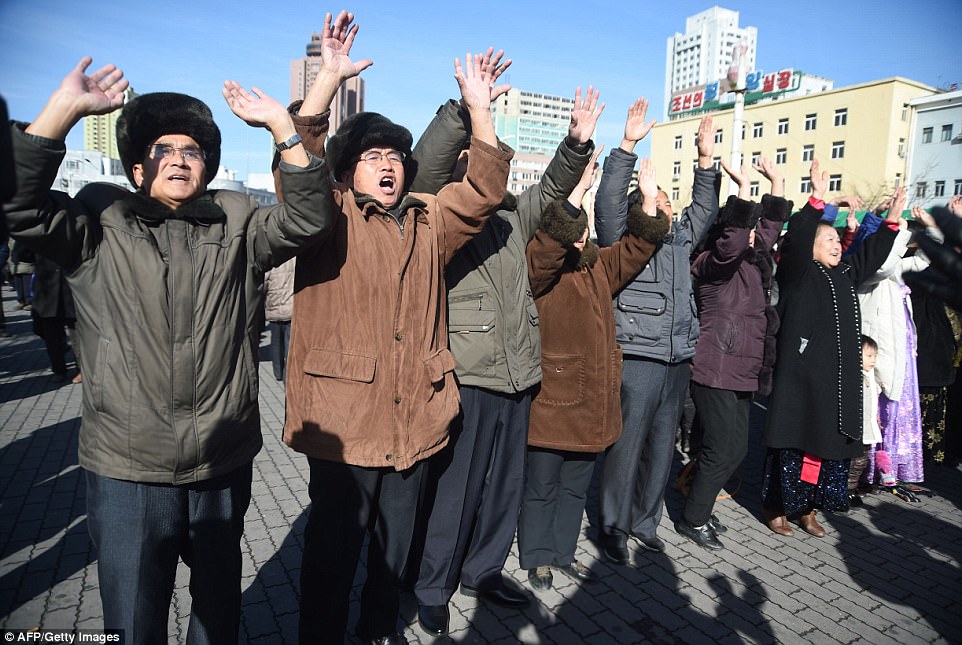 Người dân Triều Tiên cũng ăn mừng vụ phóng tên lửa thành công