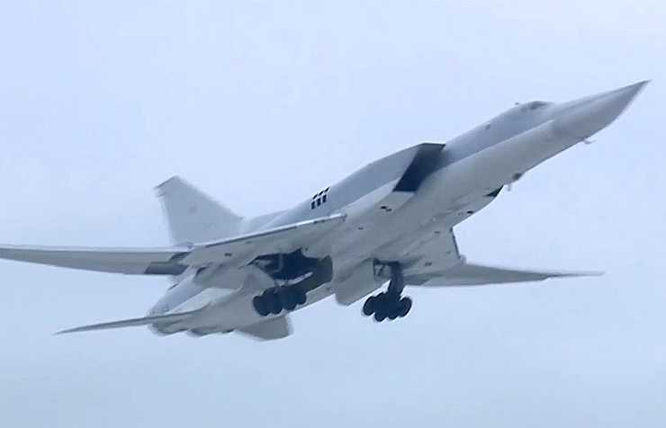 Máy bay ném bom của Nga quần nát IS ở Syria.
