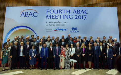 Đối thoại giữa các nhà lãnh đạo kinh tế APEC với Hội đồng Tư vấn doanh nghiệp APEC (ABAC) lần thứ 4.
