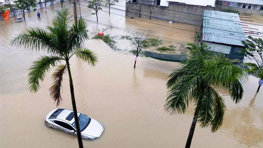 Nước lũ tại Huế lại lên, Đà Nẵng hàng ngàn hộ dân còn ngập