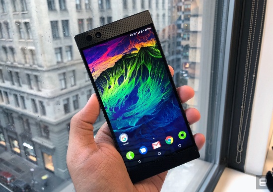 Razer Phone: Smartphone dành cho game thủ, màn hình siêu nét 120Hz