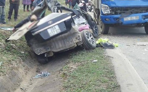 Tai nạn giao thông nghiêm trọng tại Sơn La khiến 5 người thương vong