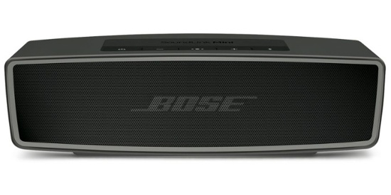 Bose SoundLink Mini 2 (4,1 triệu): So với các đối thủ trong bài thì Bose SoundLink Mini 2 có kiểu dáng khá cũ, nhưng lại có chất lượng âm thanh rất ấn tượng, có thể đánh bại JBL Charge 3 và UE Boom 2. 