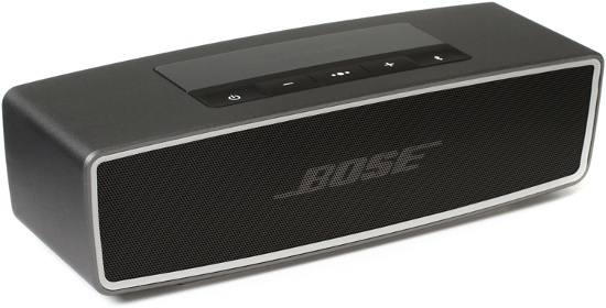 Ngoài ra nhờ bộ vi xử lý tín hiệu kỹ thuật số mà Bose SoundLink Mini 2 cho ra âm thanh lớn hơn mà không bị rè và âm thanh có độ chính xác cao hơn. Thiết bị có thời lượng pin khoảng 10 giờ sử dụng.