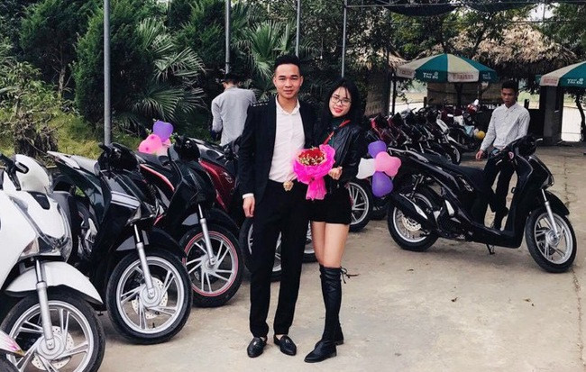 Chàng trai Nam Định tỏ tình bằng dàn 29 xe SH sau 12 tháng theo đuổi