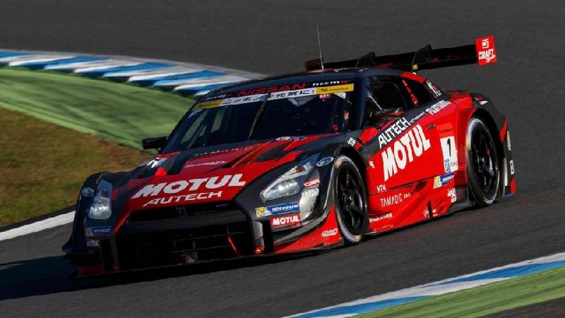 Nissan GT-R GT500 - Chiếc xe thi đấu của đội đua Nissan trong giải Japan's Super GT cũng góp mặt tại triển lãm năm nay.