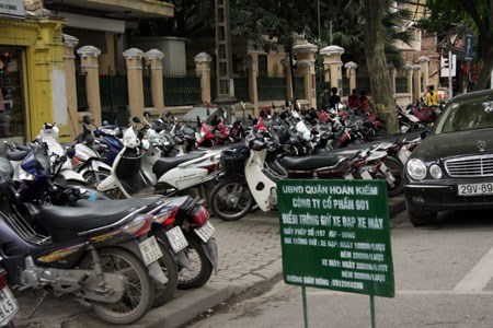 Hà Nội chính thức tăng mạnh giá trông giữ xe máy, ô tô