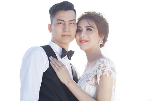 Chồng sắp cưới của ca sĩ tên Trần Phi Hùng. Anh sinh năm 1985, quê gốc Nam Định và đang làm công việc kinh doanh ở TP HCM.