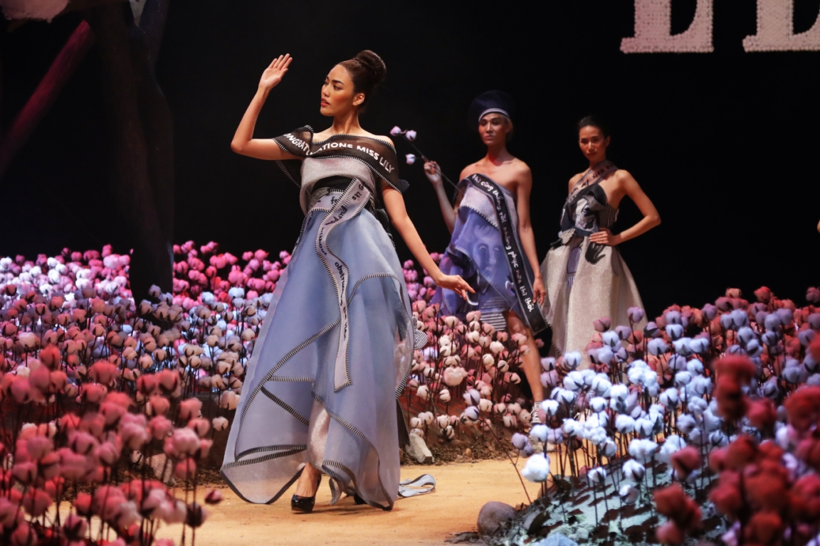 Minh Hằng, Lan Khuê catwalk đầy ấn tượng tại Elle Fashion Show 2017