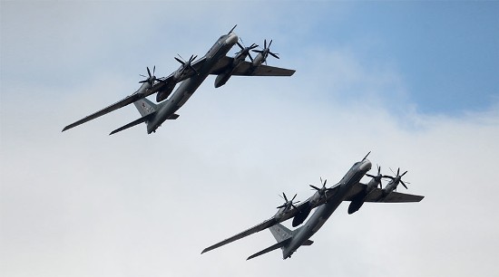 Hình ảnh máy bay ném bom Tu-95 trên bầu trời (Ảnh minh họa)