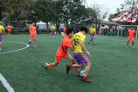 Những bộ môn như bóng đá và tennis thu hút sự chú ý của đông đảo phái mạnh