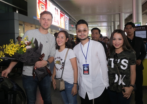 Armin Van Buuren đã đến Việt Nam, sẵn sàng trình diễn trong đêm nhạc khủng