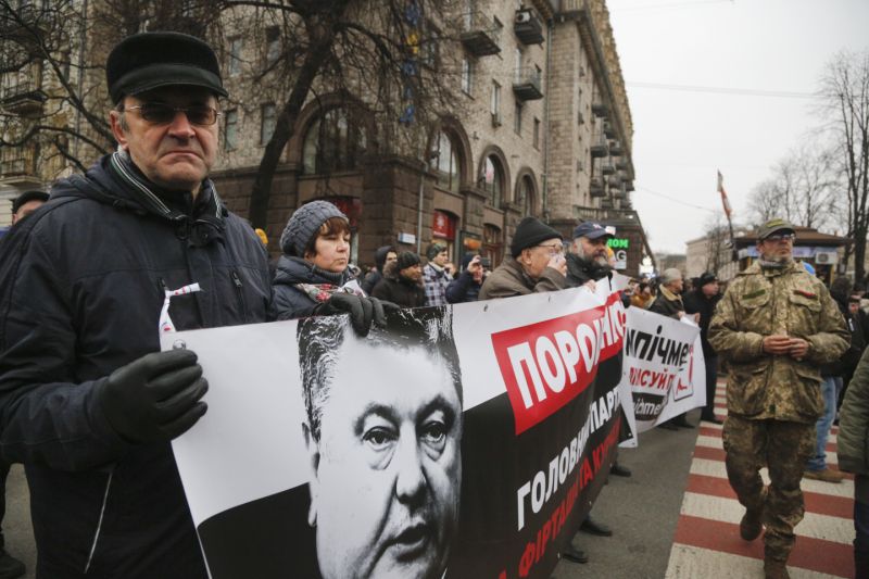 Khoảng 5.000 người biểu tình đã đổ về Kiev