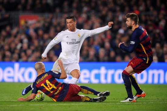 C.Ronaldo &quot;dính&quot; chấn thương, vắng mặt trận siêu kinh điển?