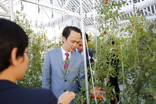 Ông Trịnh Văn Quyết, Chủ tịch FLC thăm trang trại nông nghiệp của Farmdo tại Nhật Bản.