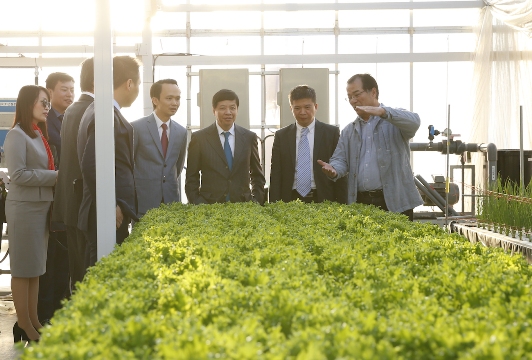 Ông Masayuki Iwai, Chủ tịch của Farmdo giới thiệu các công nghệ cao của nông nghiệp Nhật Bản