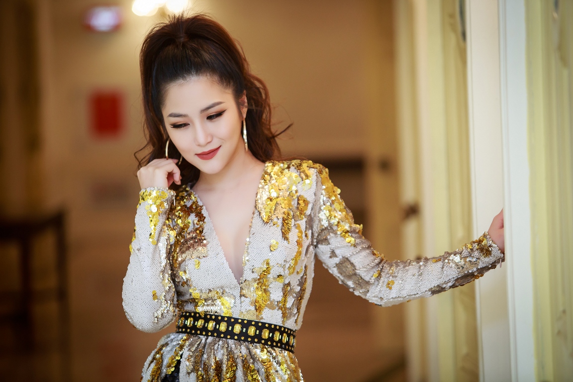 Hương Tràm mang bản hit Em Gái mưa hát tặng khán giả Hà Nội