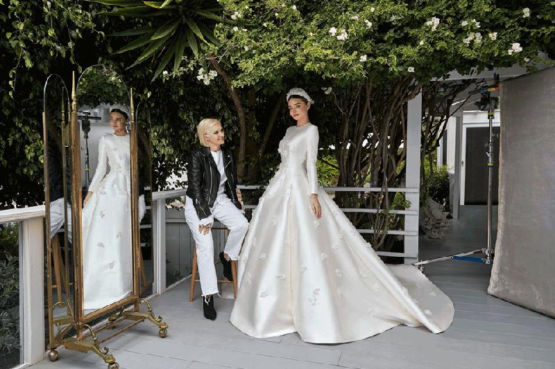 Nói về ý tưởng cho ra đời bộ đầm trắng lộng lẫy, nhà thiết kế Chiuri chia sẻ: 