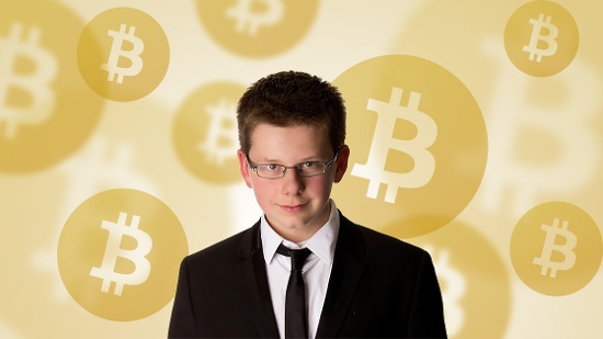 Một người khác là nhà đầu tư và doanh nhân là Erik Finman, người đã đầu tư 1.000 USD vào Bitcoin khi mới 14 tuổi và hiện nay Bitcoin đã lên mức cao kỷ lục và điều này đã biến anh trở thành một triệu phú thực sự. 