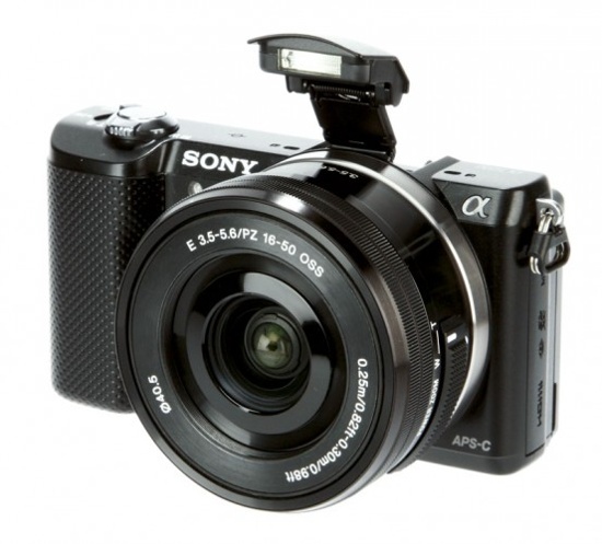 Sony Alpha A5000: Mặc dù ra mắt từ năm 2014, nhưng chiếc máy ảnh số không gương lật (mirrorless) có thể thoán đổi ống kính Sony Alpha A5000 vẫn là một trong những lựa chọn hàng đầu cho những ai đang tìm kiếm một chiếc máy ảnh mirrorless đơn giản. 