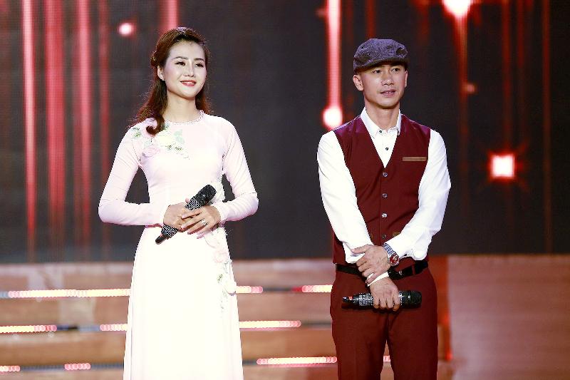Mở đầu đêm thi là cặp thí sinh Thiên Bảo và Khánh Huyền trong 2 ca khúc nói về những  đêm dài cách trở trong tình yêu.