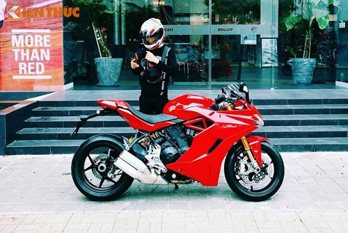 Thiếu gia sinh năm 1999 này còn được biết đến là người sở hữu Ducati Super Sport bản S đầu tiên tại Việt Nam.