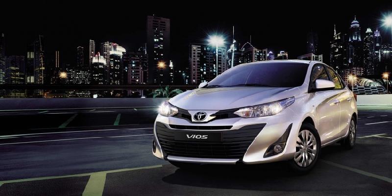 Toyota Vios 2018 sở hữu diện mạo trẻ trung, táo bạo hơn. Đây cũng là xu hướng thiết kế mới mà Toyota đang áp dụng cho các mẫu sedan của họ, bắt đầu từ Toyota Camry 2017.