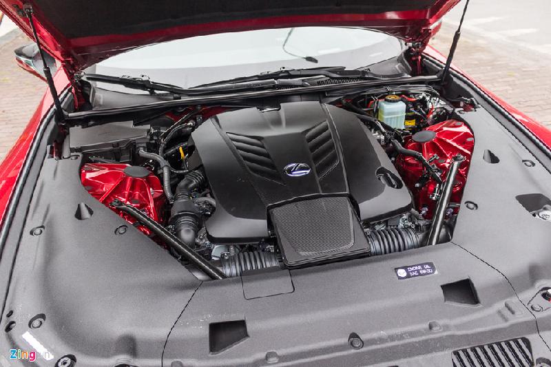Cung cấp sức mạnh cho xe là động cơ nạp khí tự nhiên V8 5.0L, công suất 471 mã lực và mô-men xoắn cực đại 540 Nm, đi cùng hộp số tự động 10 cấp. Tại thị trường Mỹ, Lexus LC 500 2018 có giá từ 92.000 USD.
