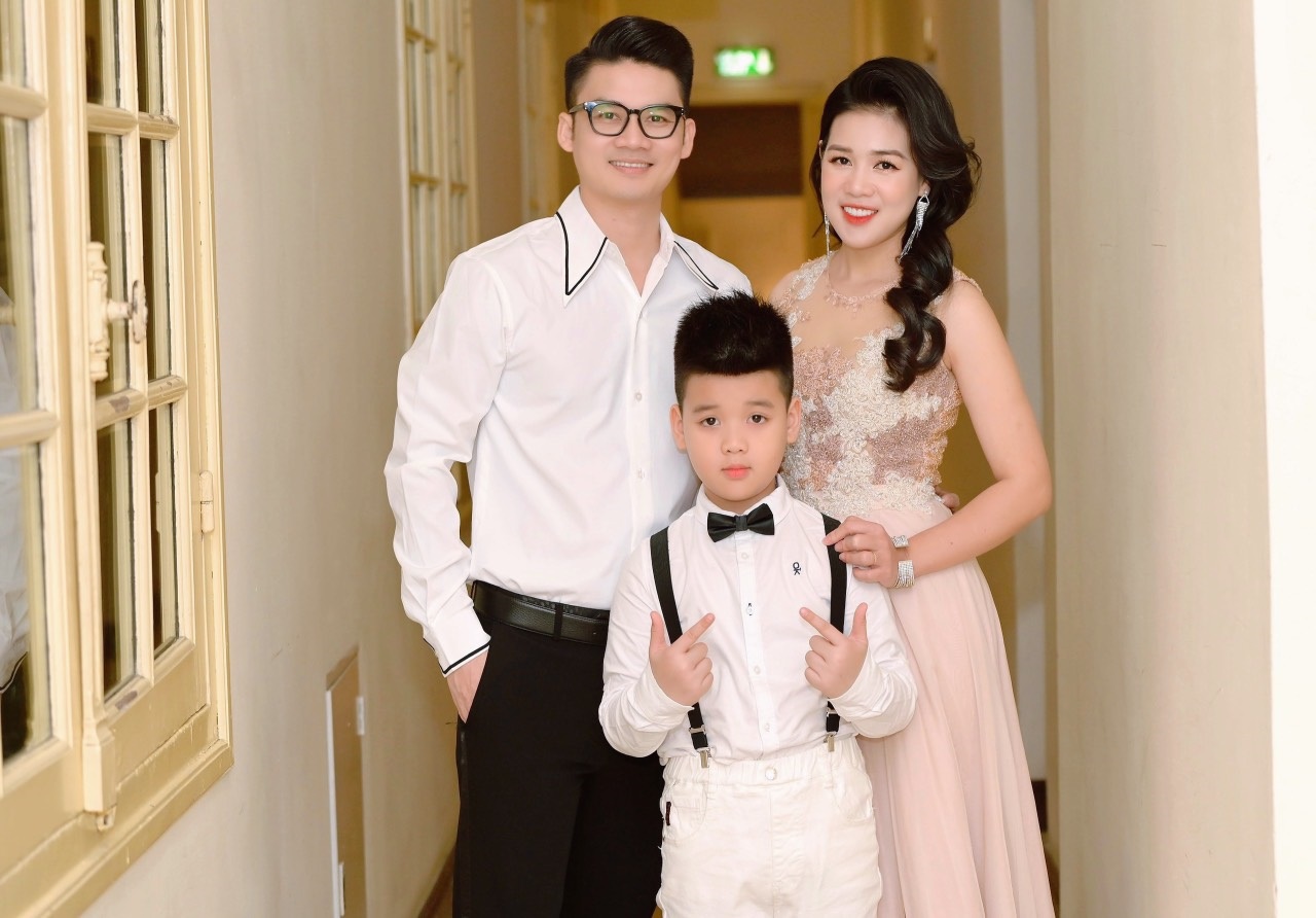 Vợ chồng ca sỹ Lê Minh Tuyến - Hàn Minh Tú và con trai - ca sỹ nhí Đức Tâm
