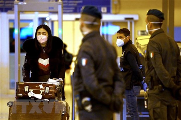 Du khách Trung Quốc tại sân bay ở Rome, Italy ngày 29/12/2022. (Nguồn: AFP/TTXVN)