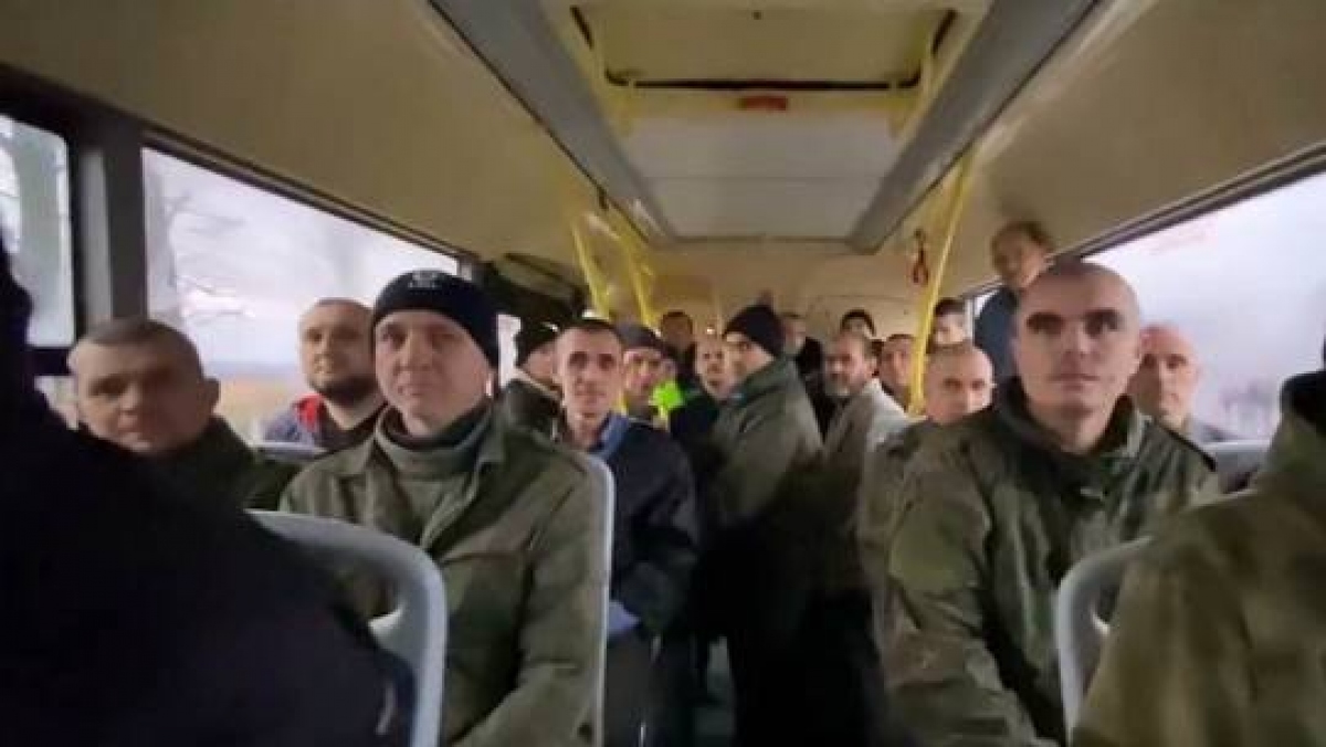 Các quân nhân Nga được phía Ukraine trả tự do. Ảnh: Sputnik