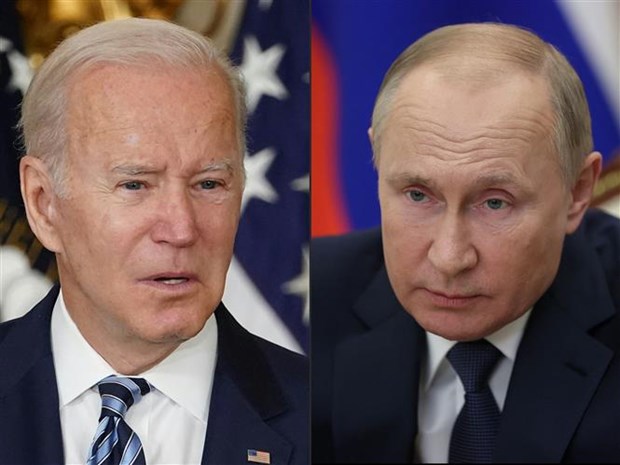 Tổng thống Nga Vladimir Putin (phải) và Tổng thống Mỹ Joe Biden. (Ảnh: AFP/TTXVN)