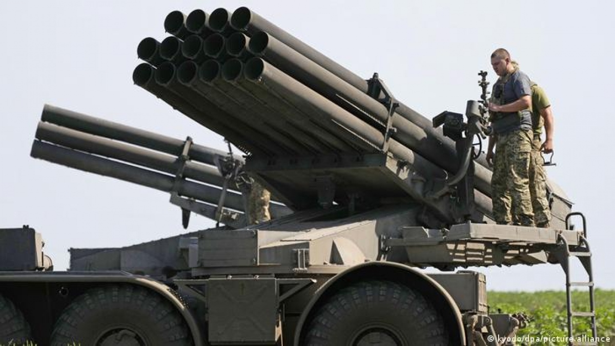 Hệ thống rocket di động được sử dụng ở miền Đông Ukraine. Ảnh: DPA