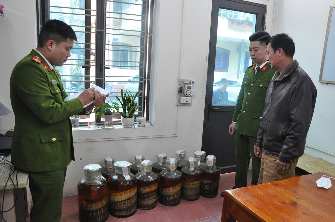 Nguyễn Quang Trung cùng tang vật