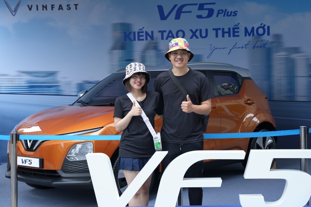 Anh Trọng Nghĩa và chị Thúy Hồng (TP.HCM) đã chọn VF 5 Plus là bạn đồng hành cho các chuyến đi chơi sắp tới.