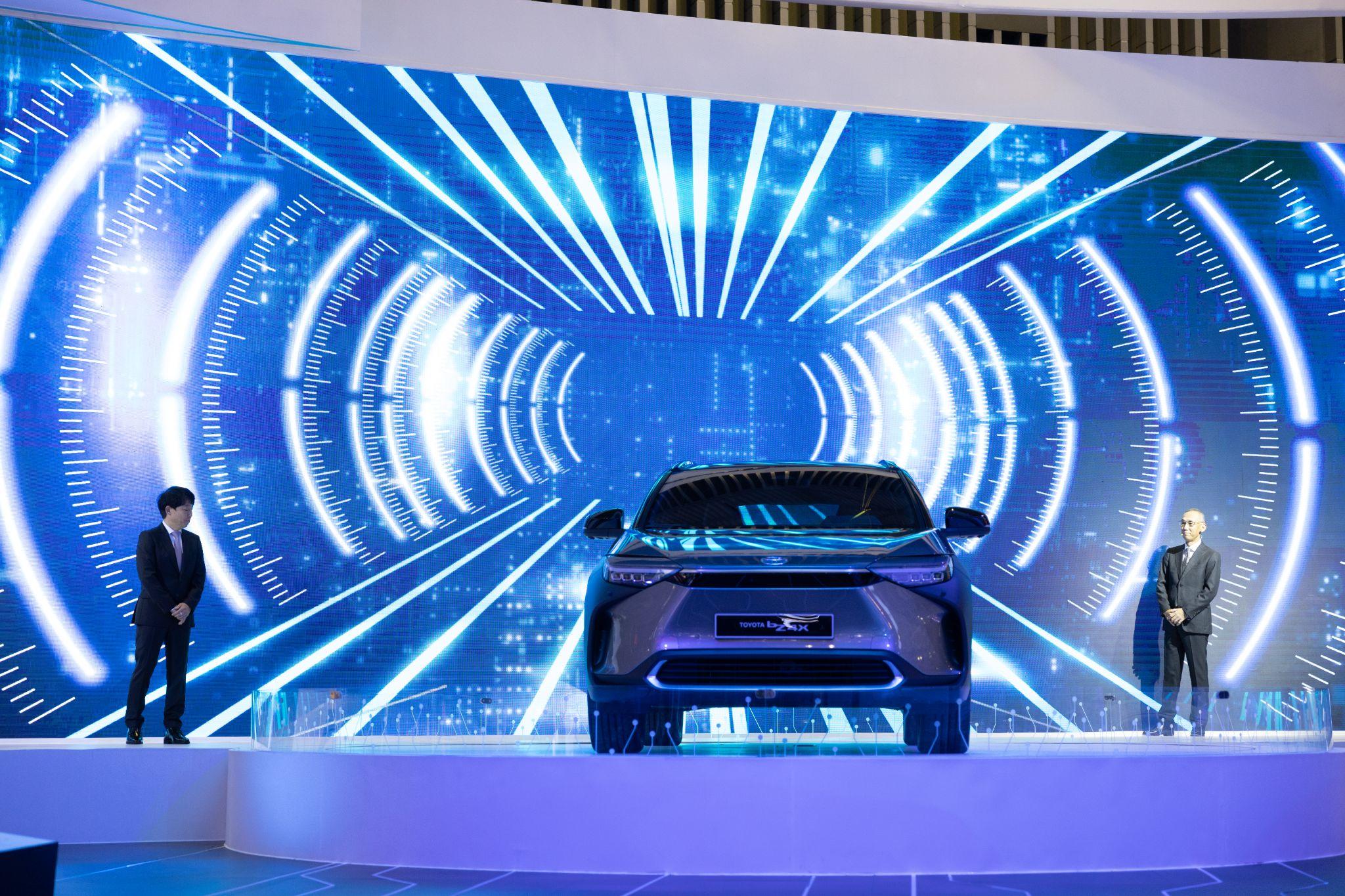 Cận cảnh Toyota bZ4X Concept tại VMS 2022