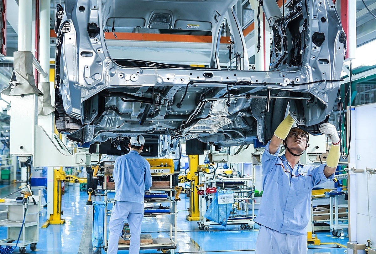 (Nhà máy Toyota Vĩnh Phúc đi vào hoạt động từ năm 1996, đến nay đã đạt sản lượng hơn 640.000 chiếc xe mỗi năm)