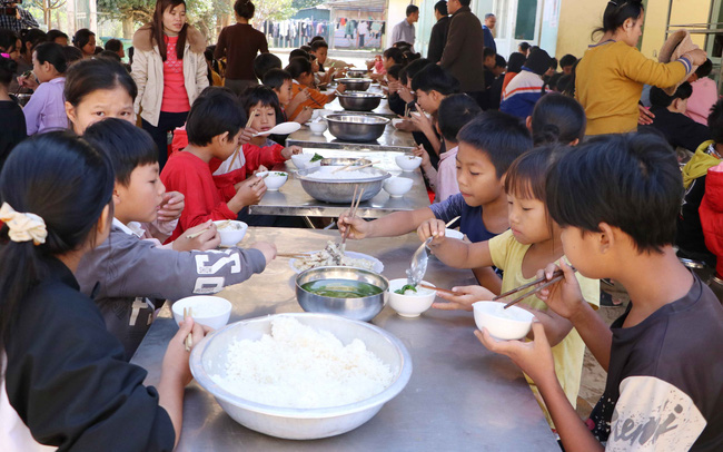 Các trường học trên địa bàn tỉnh Lai Châu luôn đảm bảo bữa ăn học sinh đủ chất dinh dưỡng. Ảnh: Đinh Thùy-TTXVN