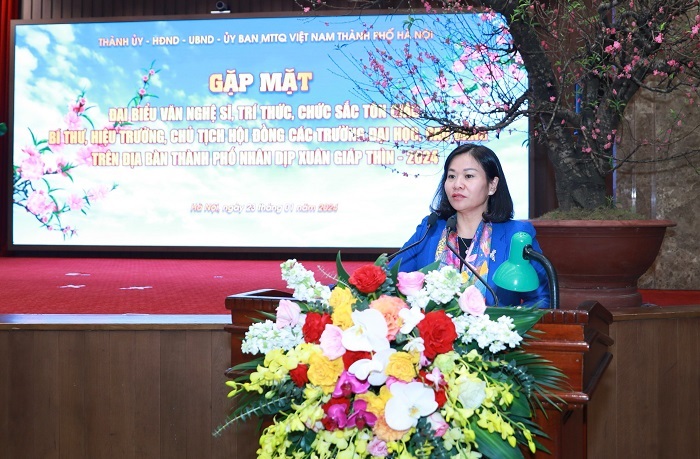 Phó Bí thư Thường trực Thành ủy Nguyễn Thị Tuyến phát biểu tại buổi gặp mặt
