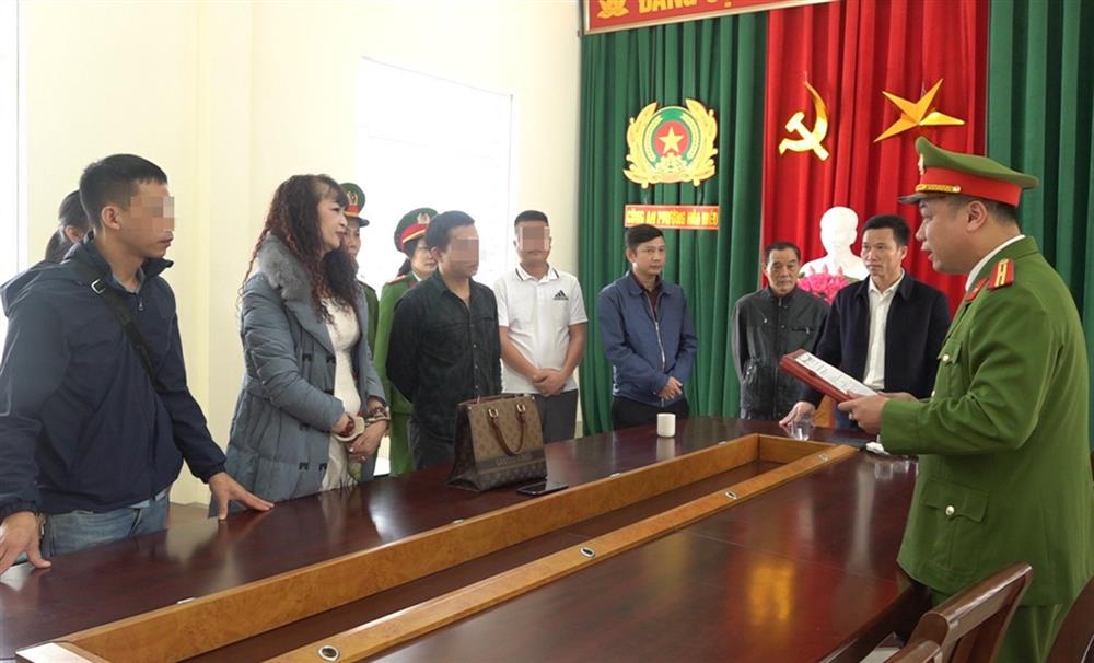 Cơ quan chức năng đọc lệnh giữ người trong trường hợp khẩn cấp đối với Nguyễn Kim Tiến.