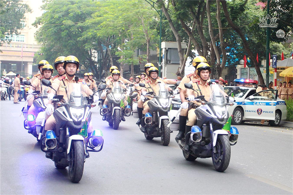Lực lượng CSGT ra quân bảo đảm trật tự, an toàn giao thông. Ảnh: Bộ Công an
